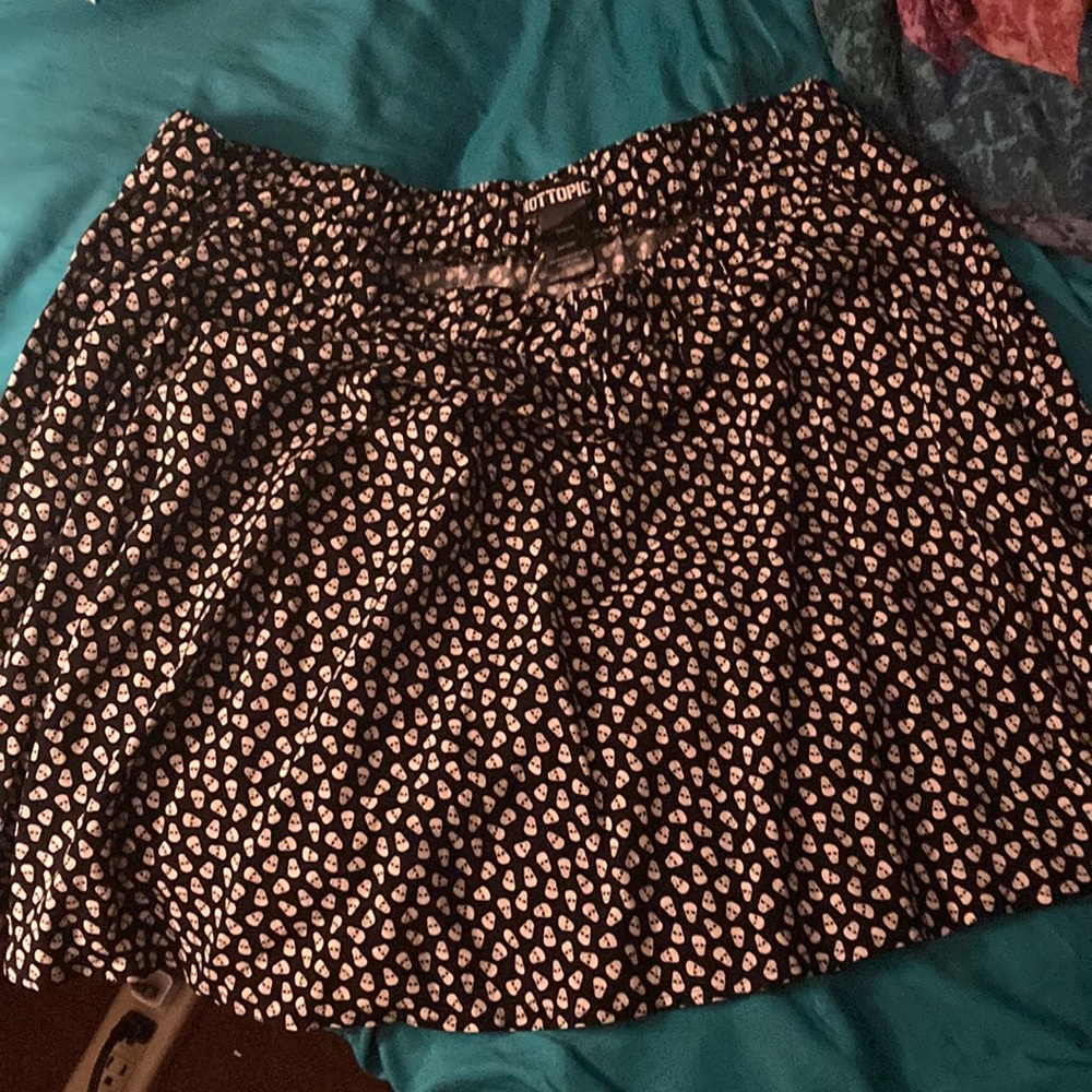 New Hot Topic Mini Skulls Skirt XL